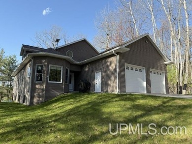 Merriman Lake - Tucked away near the end of a private road, this - photo 2