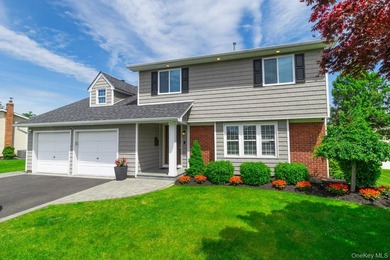 Set on a beautifully landscaped property with wonderful curb - photo 1