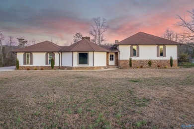 Neely Henry Lake Home For Sale in Rainbow City Alabama