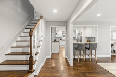 Set on a beautifully landscaped property with wonderful curb - photo 2