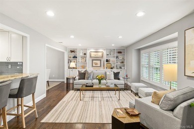 Set on a beautifully landscaped property with wonderful curb - photo 3