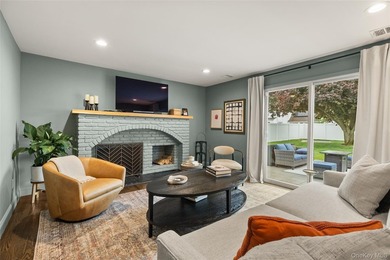Set on a beautifully landscaped property with wonderful curb - photo 9
