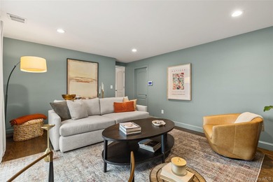 Set on a beautifully landscaped property with wonderful curb - photo 10
