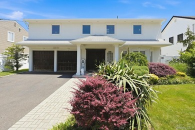 Experience refined living in this stunning and spacious - photo 1