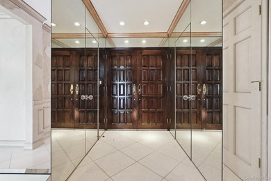 Experience refined living in this stunning and spacious - photo 4