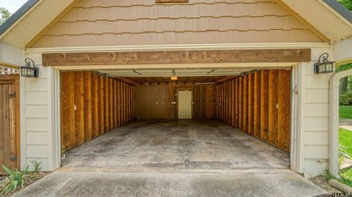 Awesome custom-built waterfront home on beautiful Lake Cypress - photo 6