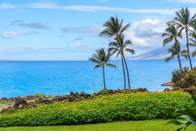 Enjoy breathtaking unobstructed ocean, neighbor island, and - photo 2