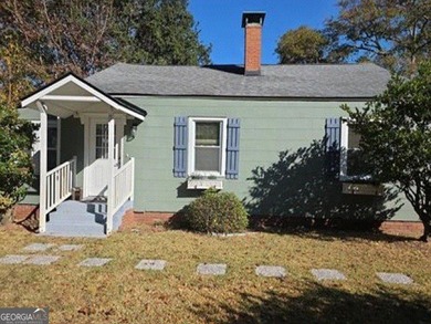 Remarkable piece of history with this cute bungalow on a corner - photo 1