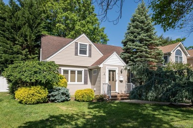 Welcome to Briarcliff! This charming Cape offers 3 Bedrooms, 2 - photo 1
