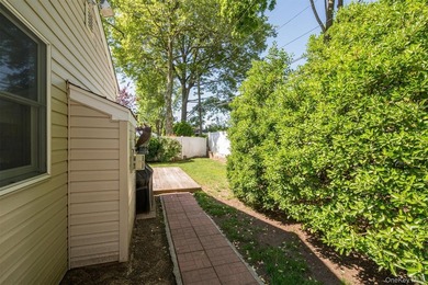 Welcome to Briarcliff! This charming Cape offers 3 Bedrooms, 2 - photo 8