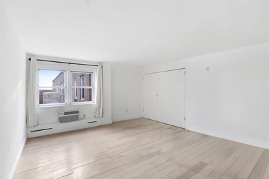 Prestigious Boulevard East top floor unit with breathtaking NYC - photo 27