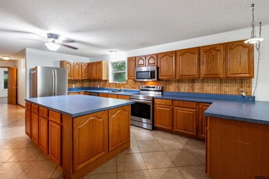 Welcome to this remarkable 3-bedroom, 2-bath home offering - photo 9