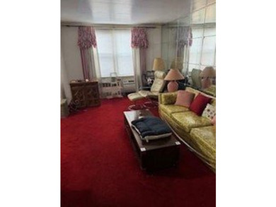 Spacious one bedroom Coop with lots of windows allowing lots of - photo 9