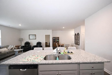 This beautifully maintained *LIKE BRAND NEW* three bedroom, two - photo 5
