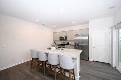 This beautifully maintained *LIKE BRAND NEW* three bedroom, two - photo 6