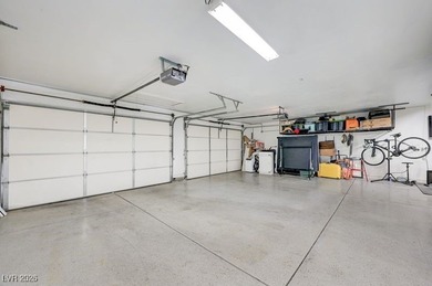 BEAUTIFUL SINGLE-STORY HOME LOCATED IN THE PRESTIGIOUS GATED