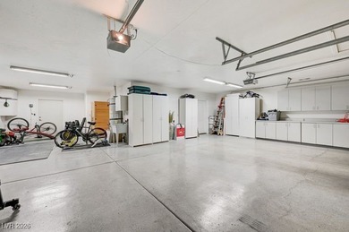 BEAUTIFUL SINGLE-STORY HOME LOCATED IN THE PRESTIGIOUS GATED