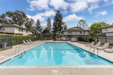 Enjoy the beauty of Southern California weather in this bright - photo 34