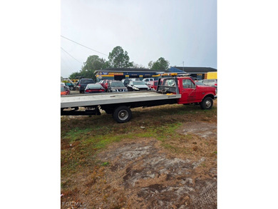 This 4300 SF Auto Repair business in a free standing Building - photo 2