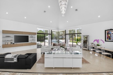 One-story home with 3 bedrooms + office on an OVERSIZED LOT in - photo 4