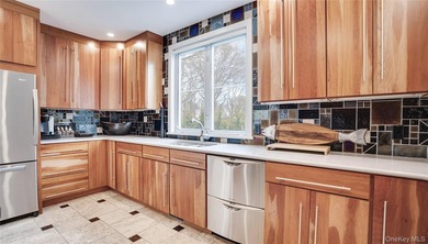 Coastal Sophistication: Modern Masterpiece in Sag Harbor Village - photo 11