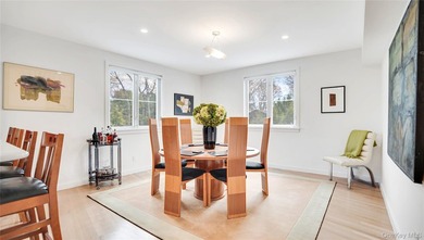 Coastal Sophistication: Modern Masterpiece in Sag Harbor Village - photo 12