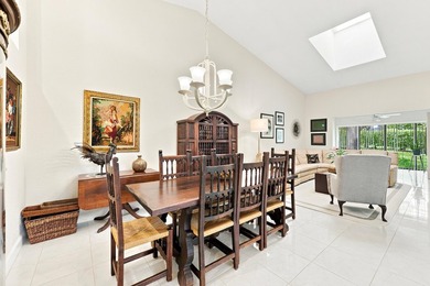 Welcome to this charming 2-bedroom, 2-bathroom villa located in - photo 12