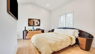 Coastal Sophistication: Modern Masterpiece in Sag Harbor Village - photo 15
