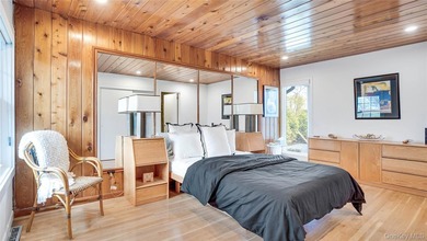 Coastal Sophistication: Modern Masterpiece in Sag Harbor Village - photo 16