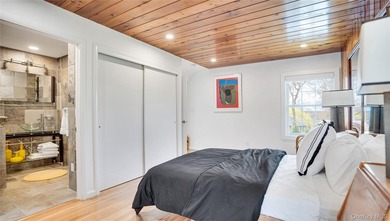 Coastal Sophistication: Modern Masterpiece in Sag Harbor Village - photo 17