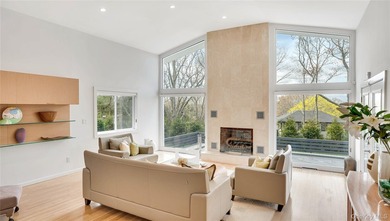 Coastal Sophistication: Modern Masterpiece in Sag Harbor Village - photo 22