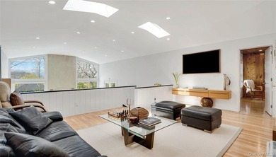 Coastal Sophistication: Modern Masterpiece in Sag Harbor Village - photo 23