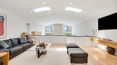 Coastal Sophistication: Modern Masterpiece in Sag Harbor Village - photo 24