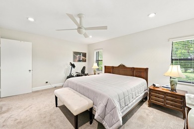 Welcome to this charming 2-bedroom, 2-bathroom villa located in - photo 27
