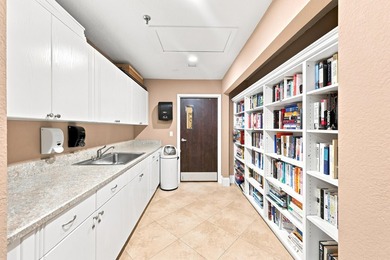 Welcome to this charming 2-bedroom, 2-bathroom villa located in - photo 48