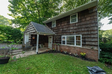 Opportunity to make this charming Halesite home your own. Tucked - photo 1