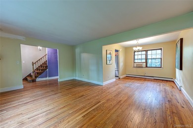 Opportunity to make this charming Halesite home your own. Tucked - photo 7