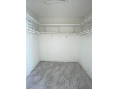 Well maintained, partially renovated townhouse located in the - photo 12