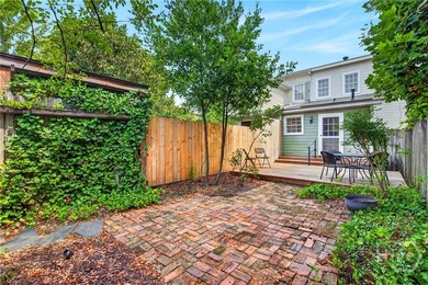 Beautifully renovated 1900s historic townhouse in the highly - photo 14