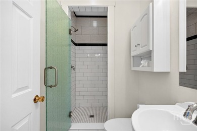 Beautifully renovated 1900s historic townhouse in the highly - photo 18