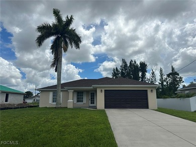 Renovated 3 bedrooms plus den, 2 bath, 2 car garage with new - photo 2