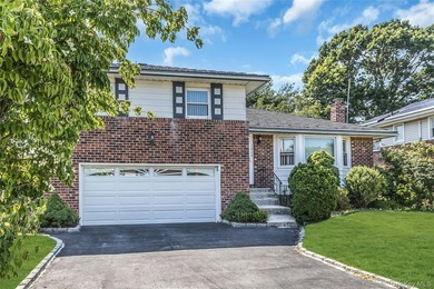 Classic split-level home offering approximately 1800 square feet - photo 3