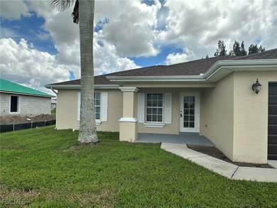 Renovated 3 bedrooms plus den, 2 bath, 2 car garage with new - photo 4