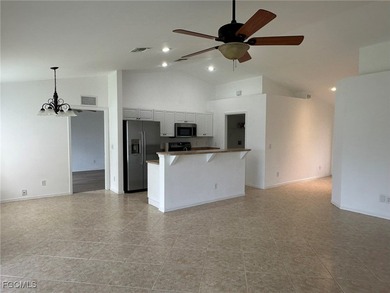 Renovated 3 bedrooms plus den, 2 bath, 2 car garage with new - photo 8