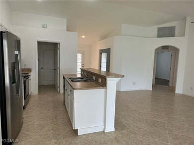 Renovated 3 bedrooms plus den, 2 bath, 2 car garage with new - photo 9