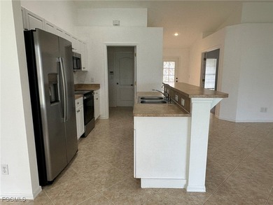Renovated 3 bedrooms plus den, 2 bath, 2 car garage with new - photo 10