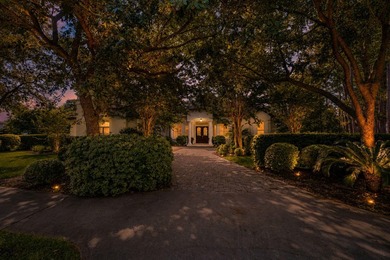 Welcome to an exceptional lakefront residence in the prestigious - photo 3