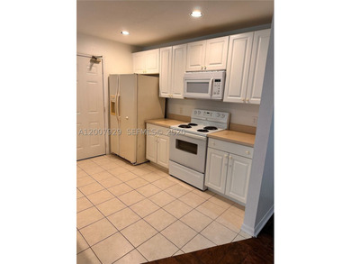 This is a well-maintained 2-bedroom, 2-bath house with 1286 - photo 3