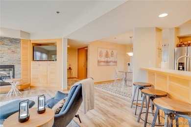 Beautiful, light and bright 2 level condo that feels more like a - photo 12