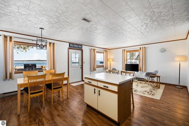 Welcome to your dream retreat, a stunning log-sided house - photo 12